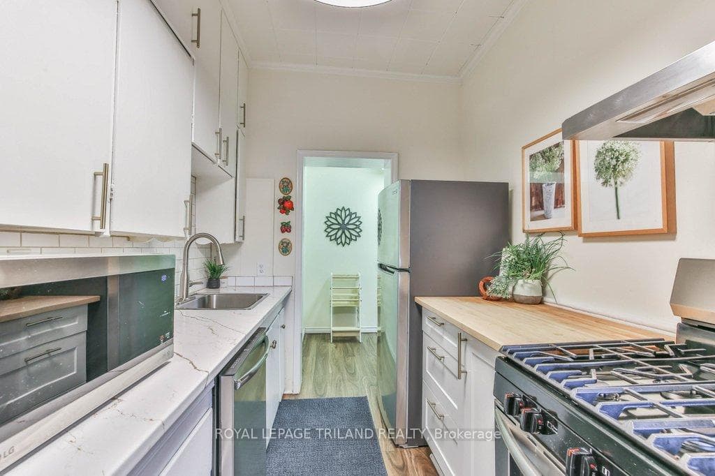 941 QUEENS Avenue photo 18