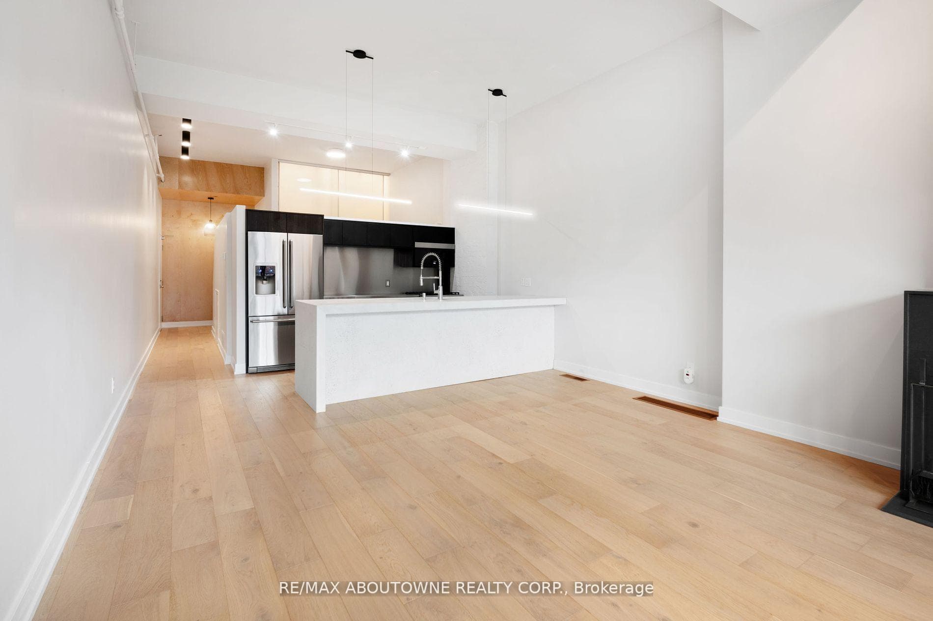 676 Richmond Street Unit 105 photo 4