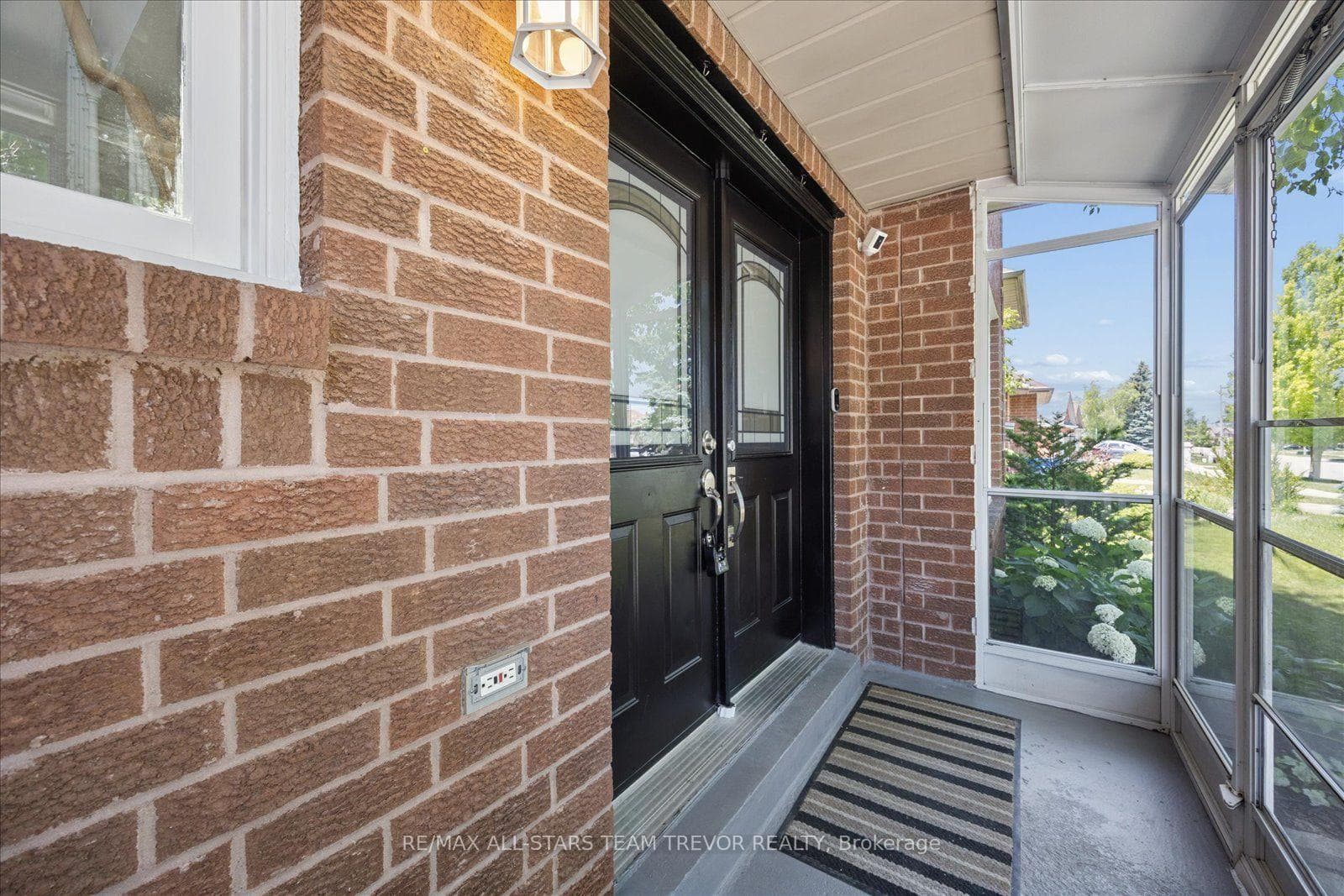 98 Carrick Avenue photo 32