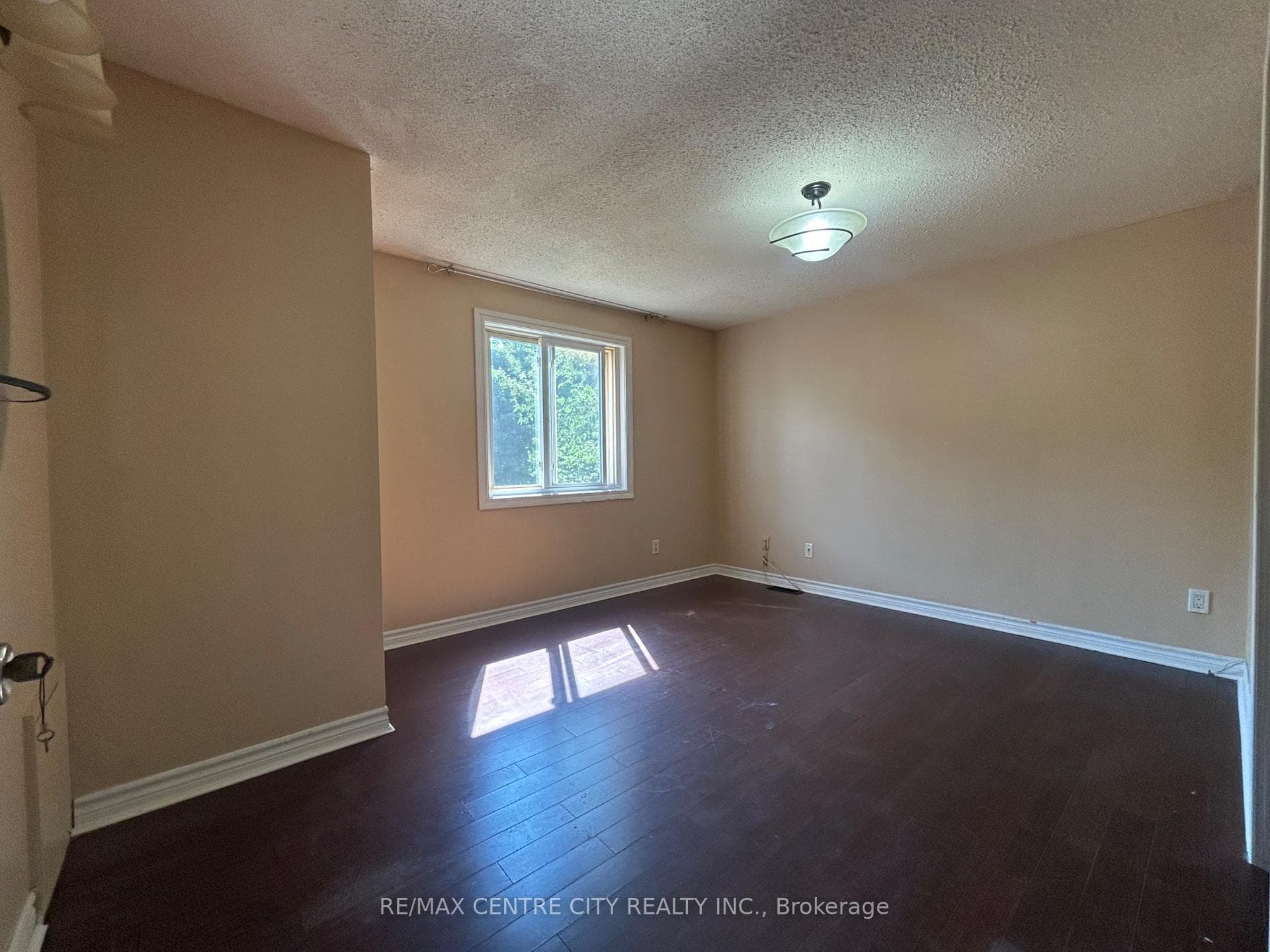 67 Walmer Gardens photo 24
