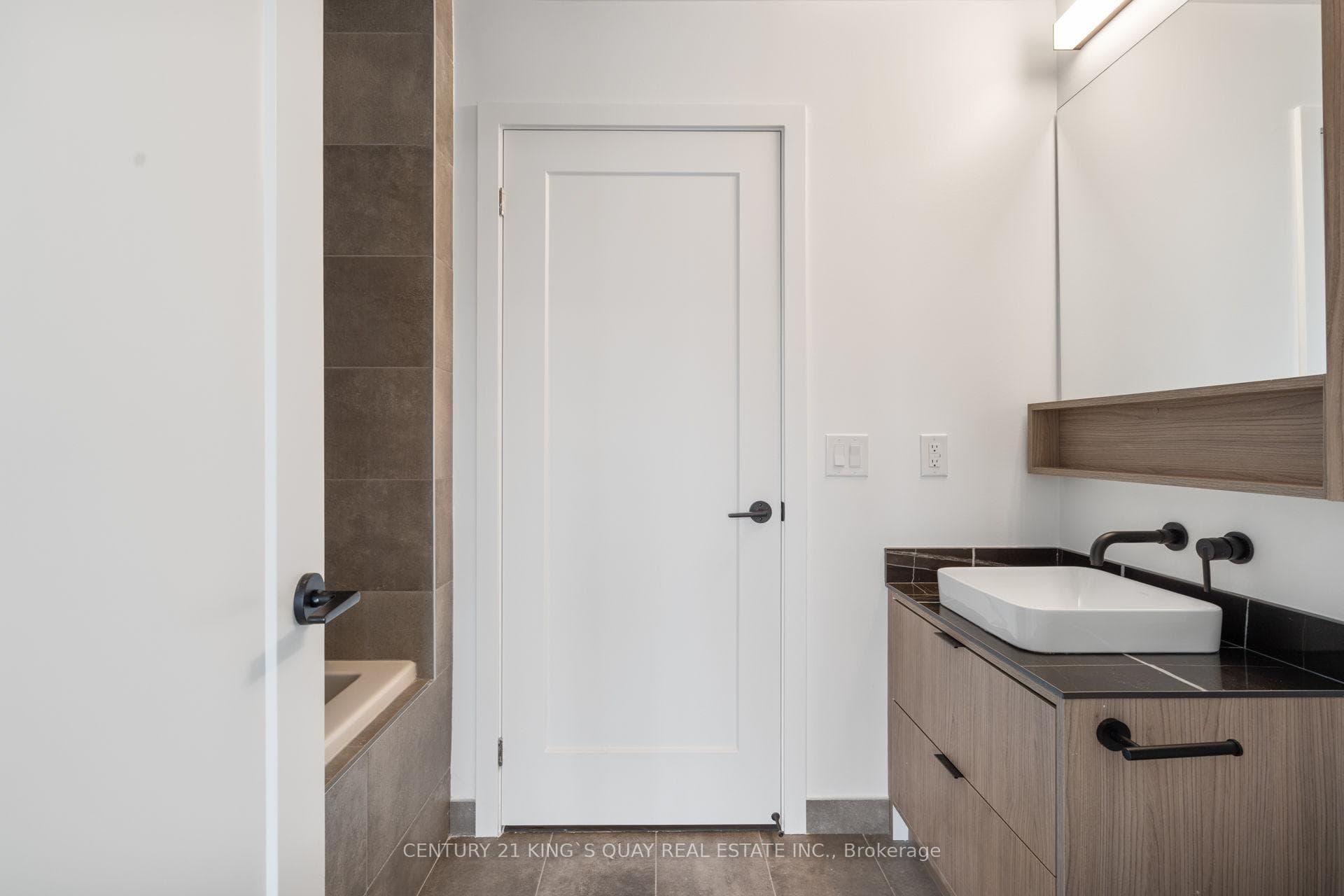 8888 Yonge Street Unit 1004 photo 23