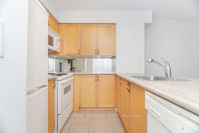 2121 LAKE SHORE Boulevard Unit 710 photo 8