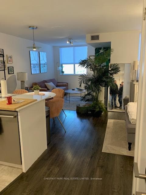 323 Richmond Street Unit 805 photo 9