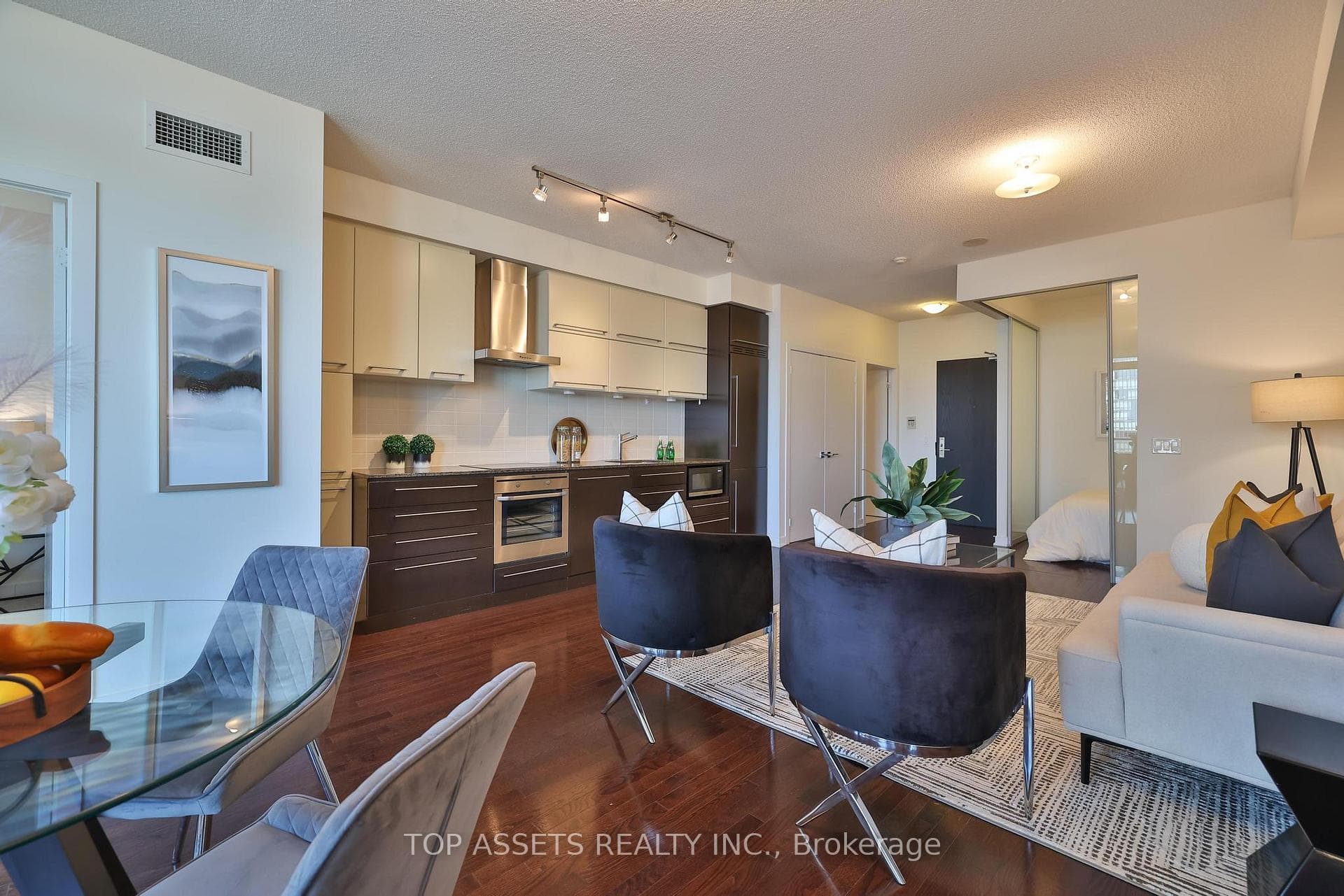 770 Bay Street Unit 1613 photo 9