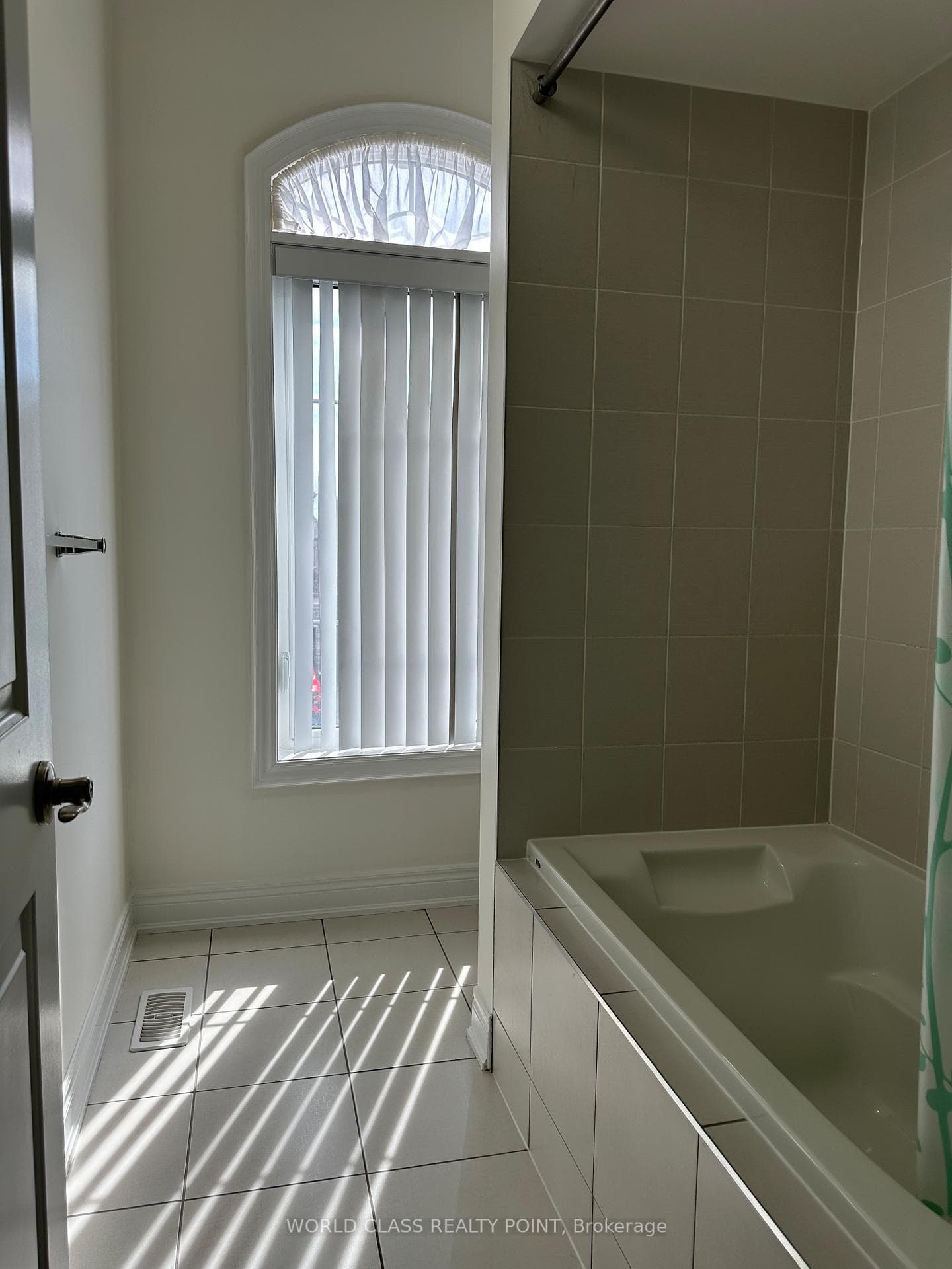 9 Lyle Way photo 13