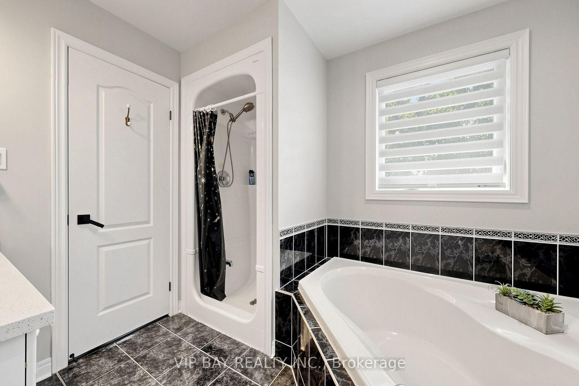 77 Amberview Drive photo 25