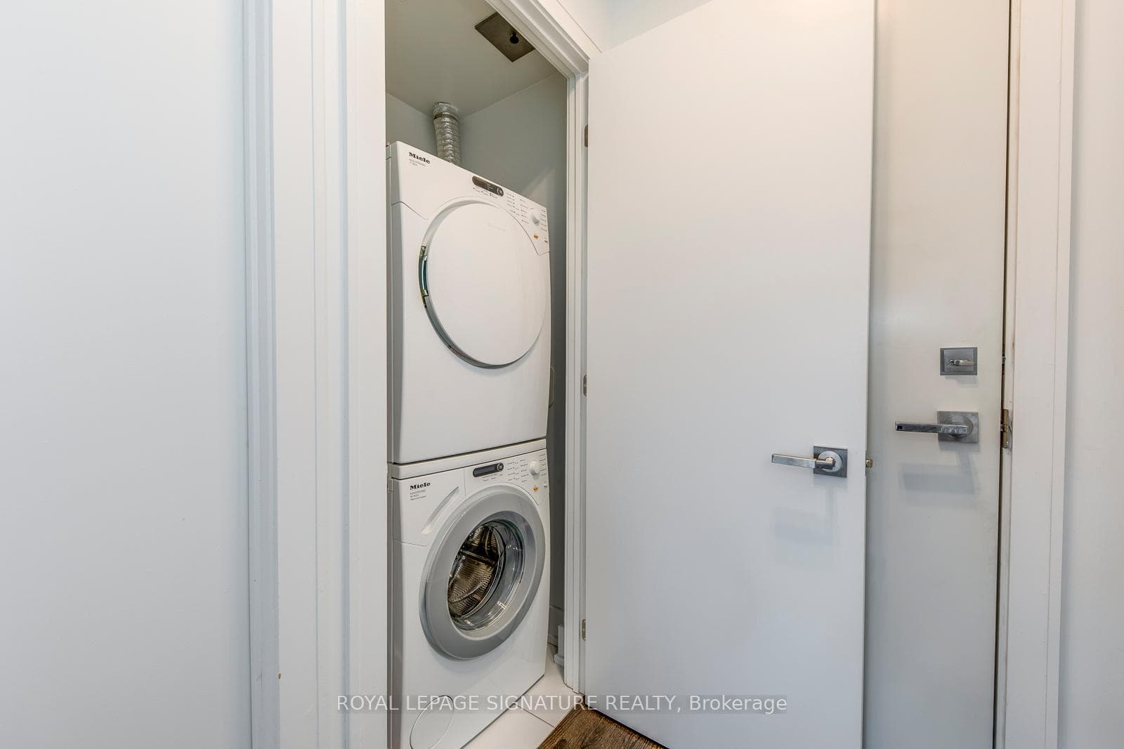 170 Avenue Road Unit 305 photo 17
