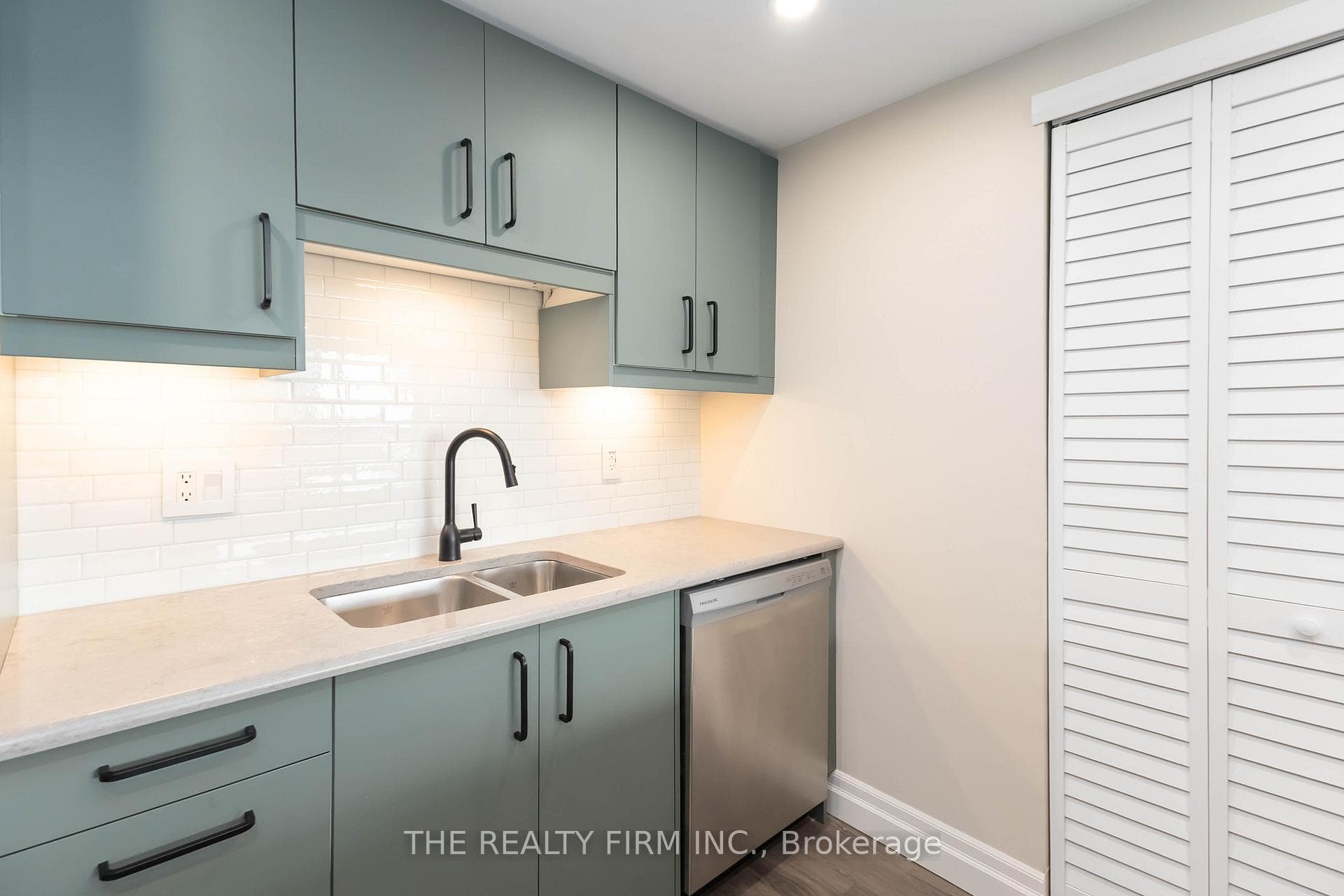155 Kent Street Unit 1405 photo 12