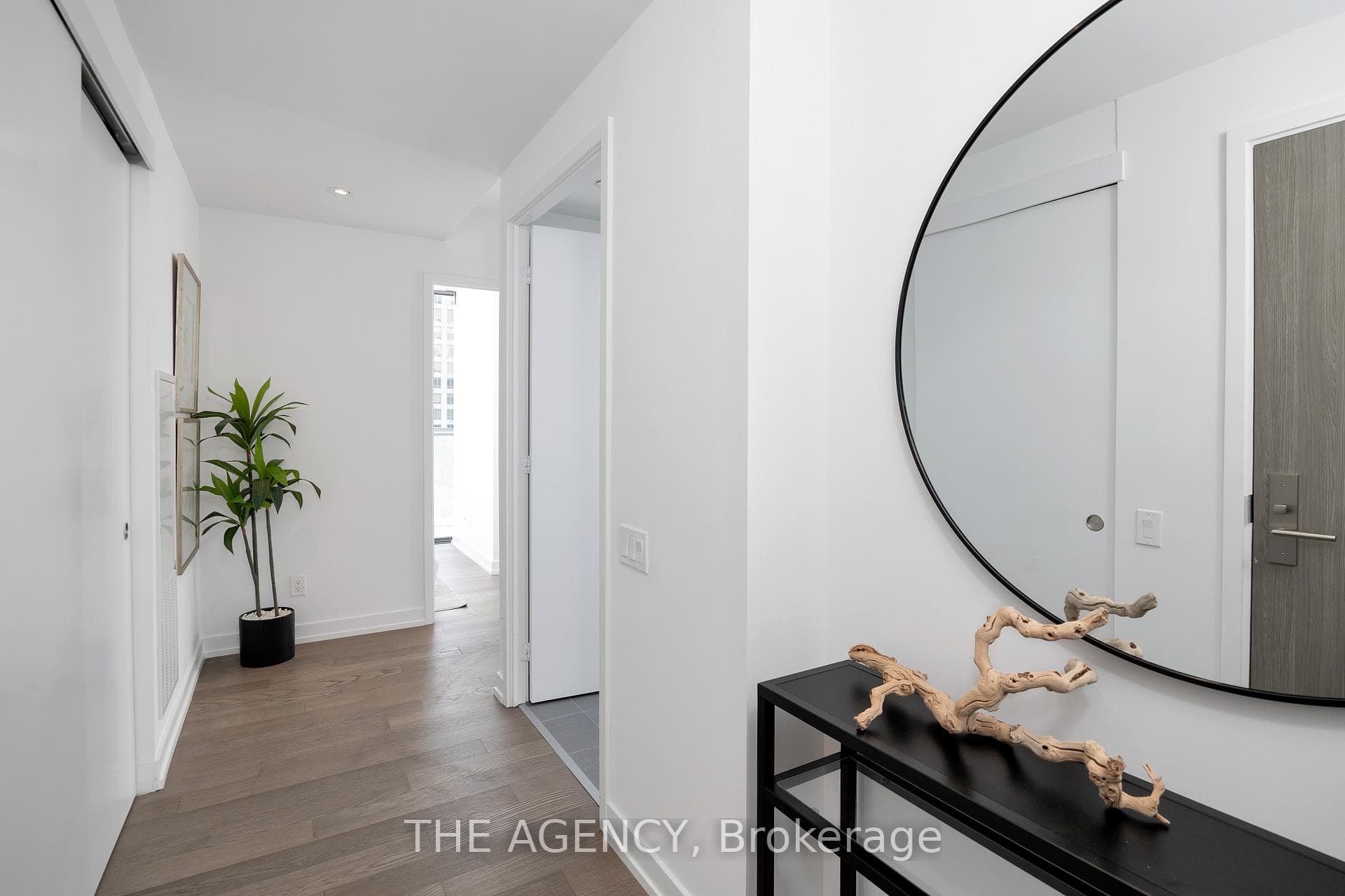 161 Roehampton Avenue Unit 804 photo 9
