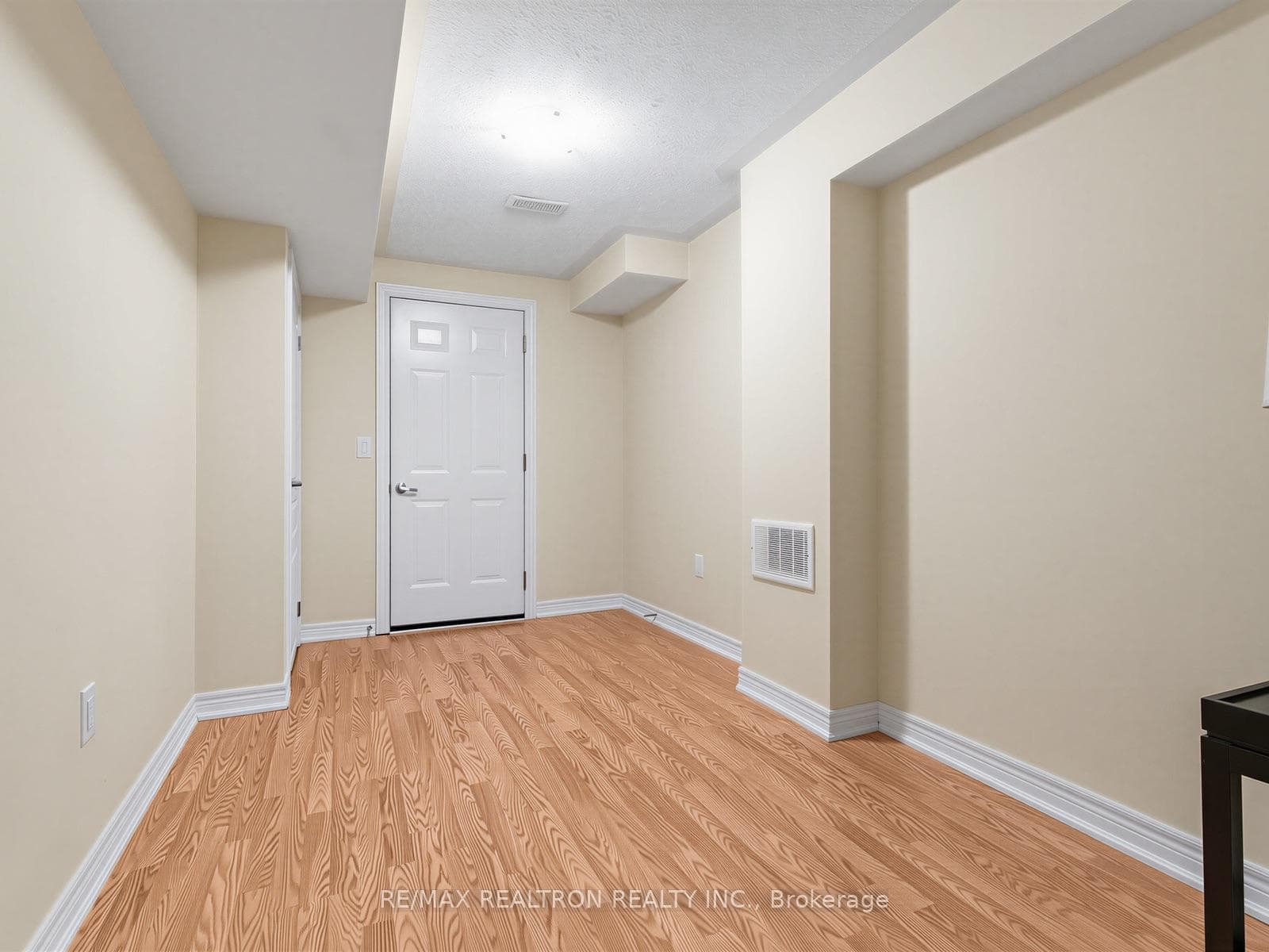 135 Windrow Street photo 29