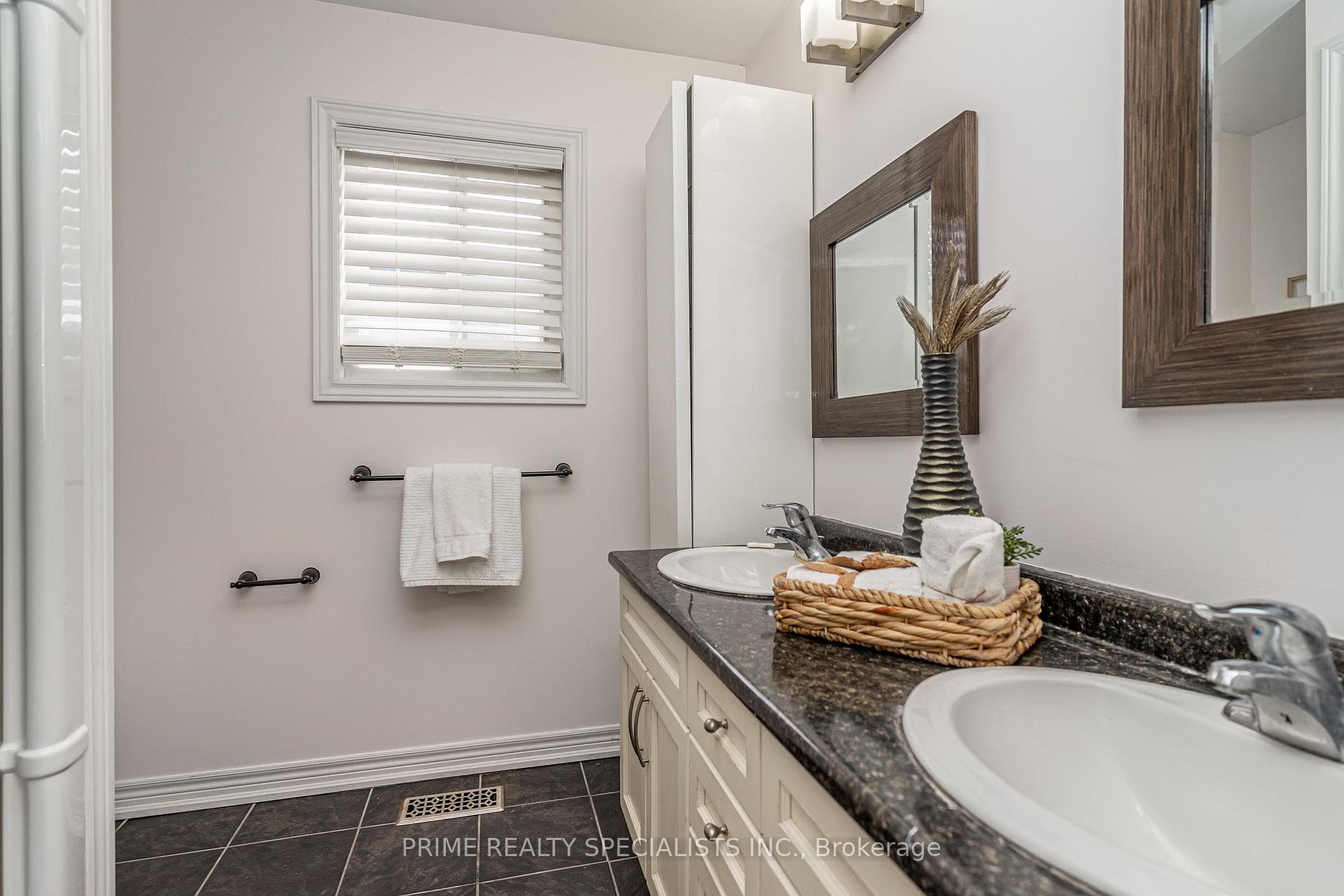 8460 Kelsey Crescent photo 26