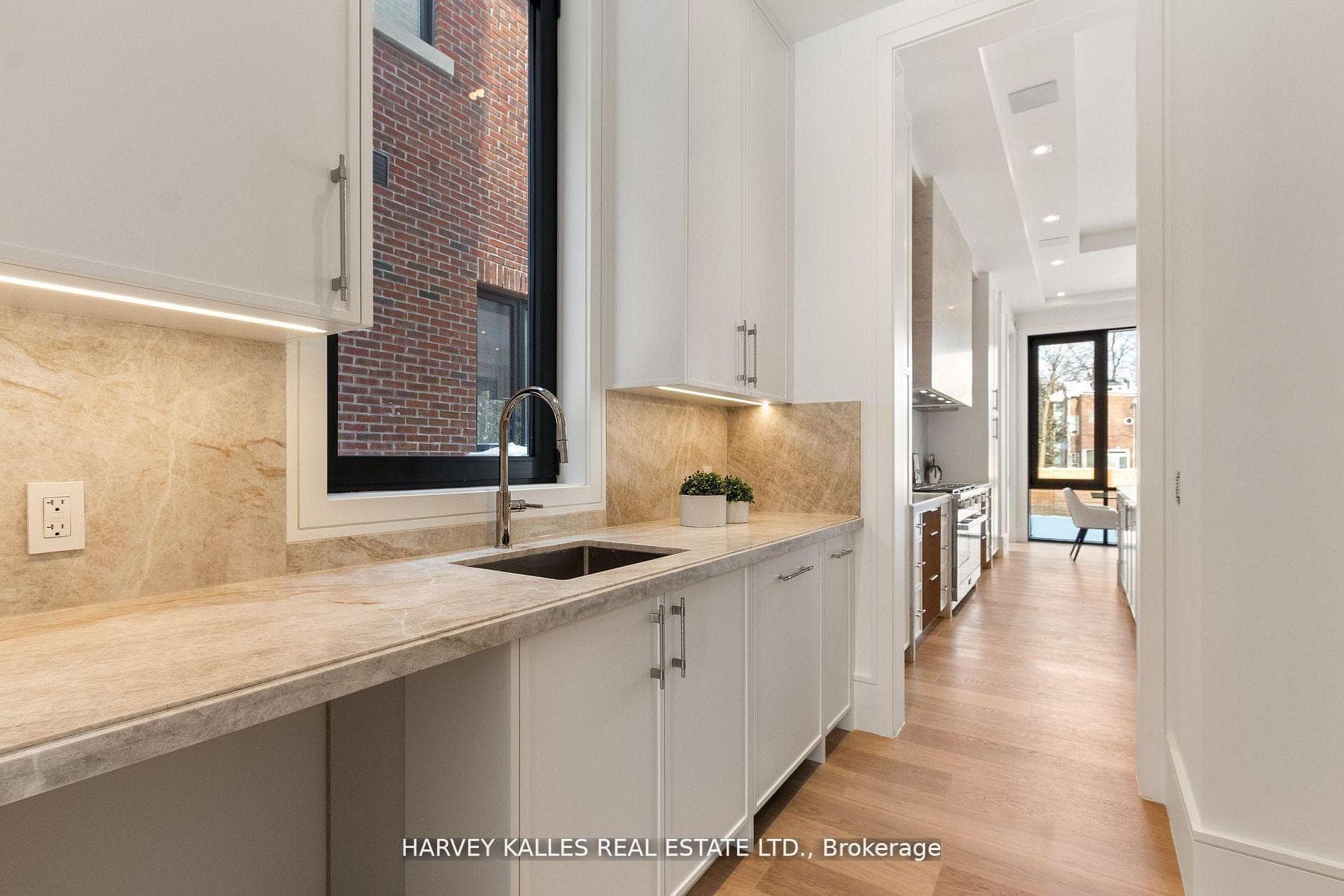 370 Glengrove Avenue photo 18