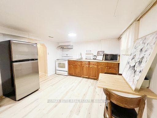 Upper 299 Robina Avenue photo 12