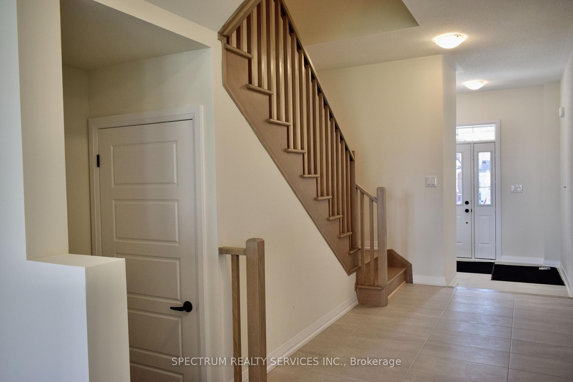2162 Grainger Loop photo 5