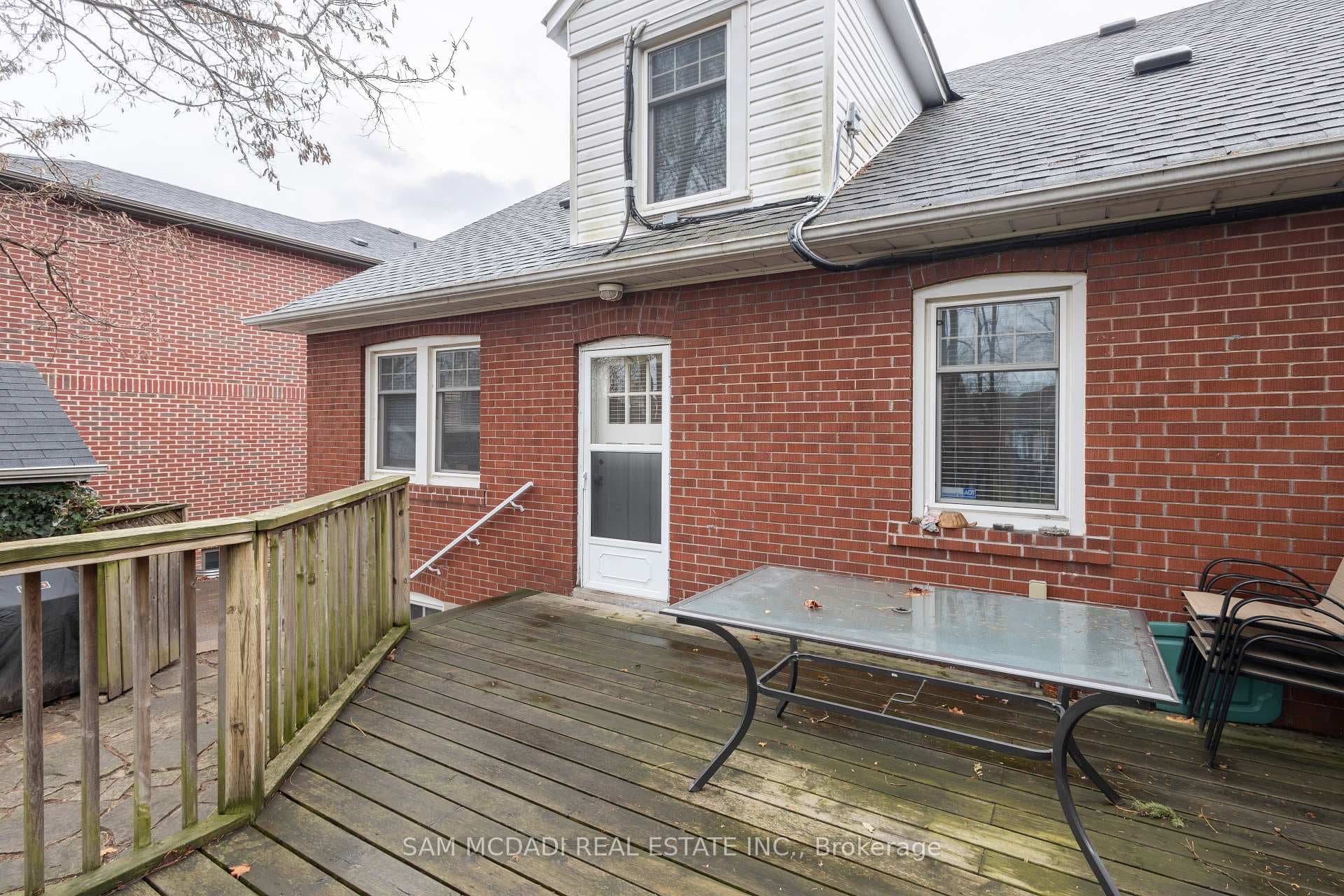 11 Brant Avenue photo 5