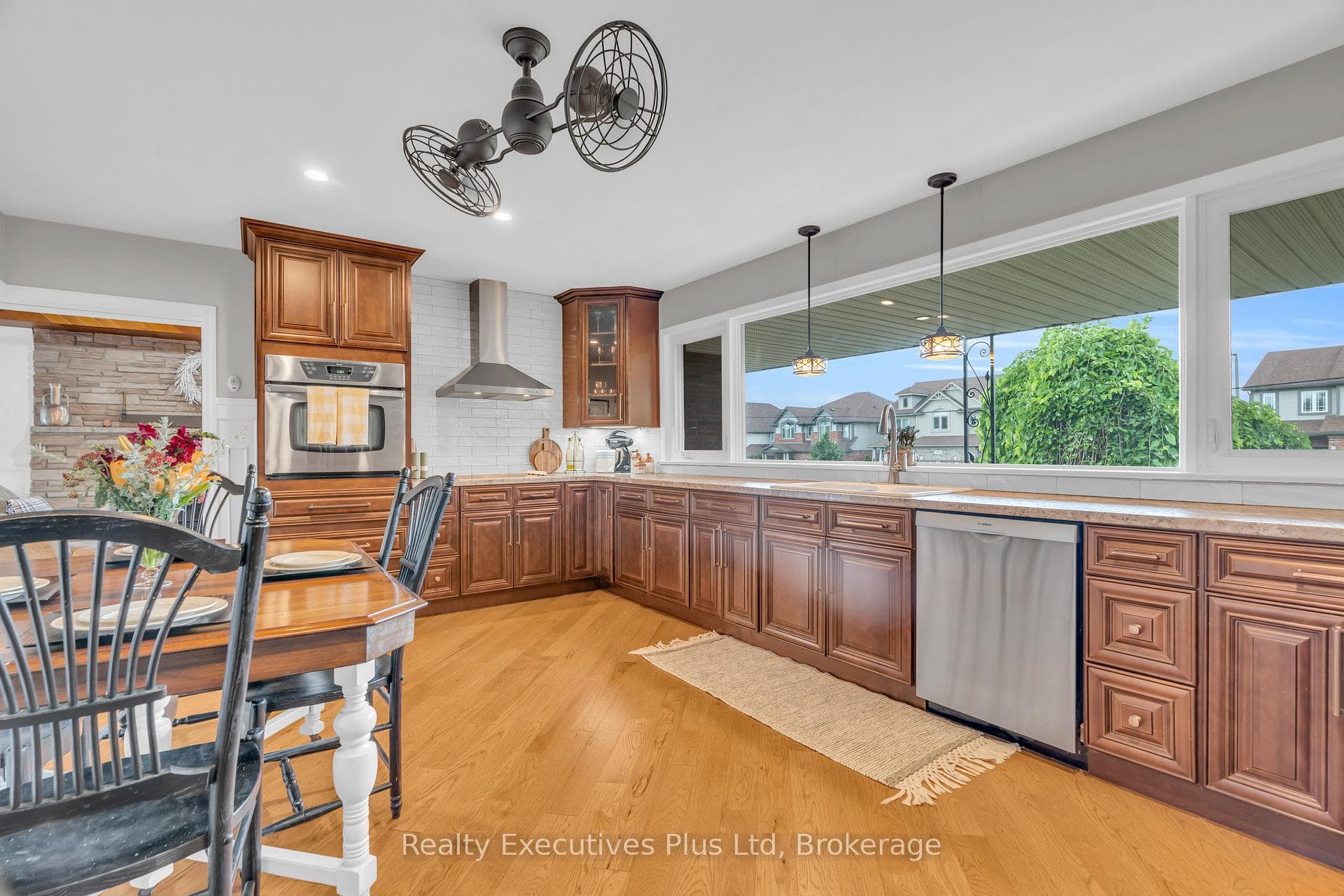 135 Cityview Drive photo 7