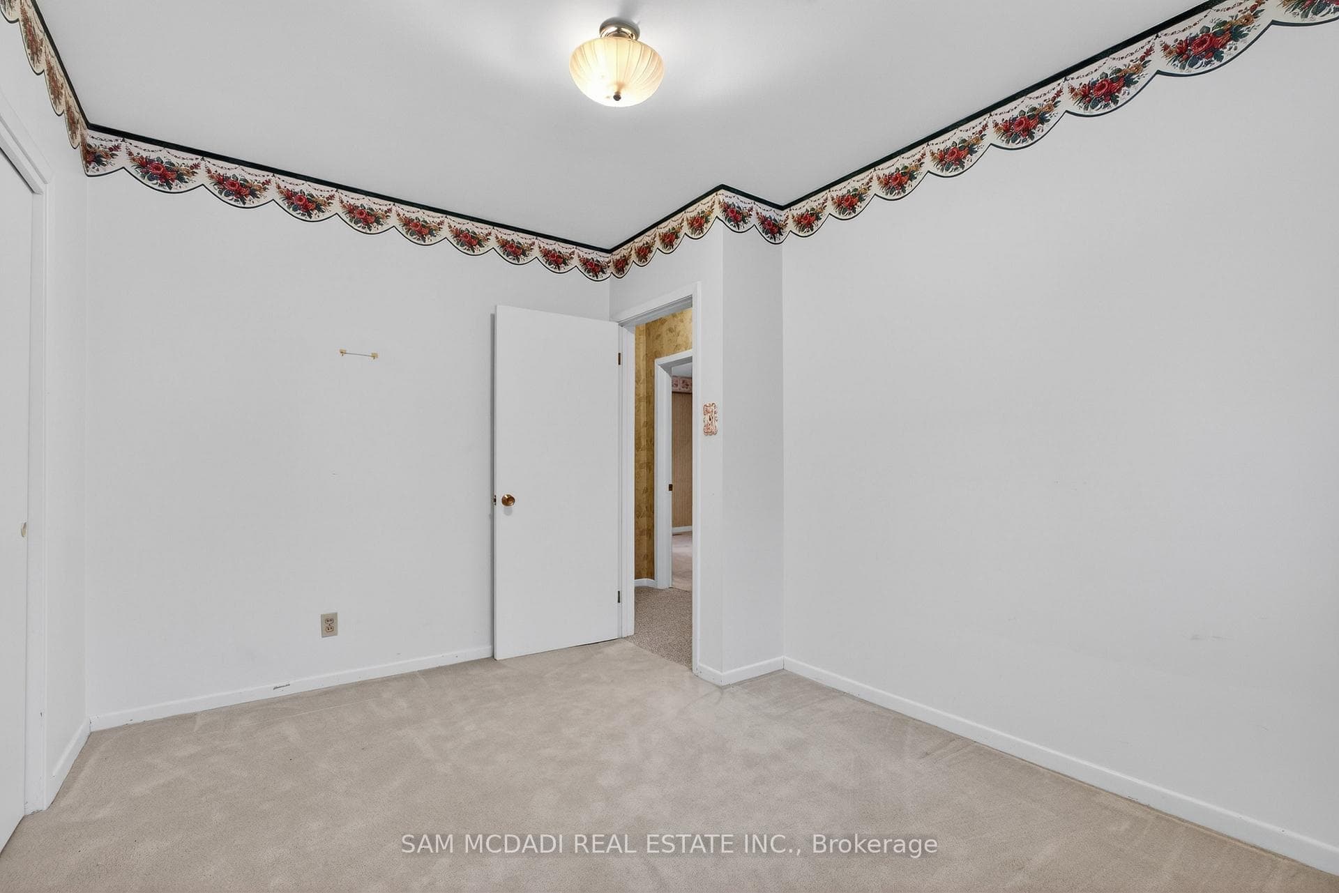 521 Vanessa Crescent photo 21