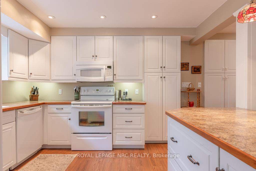 18 Cartier Drive photo 8