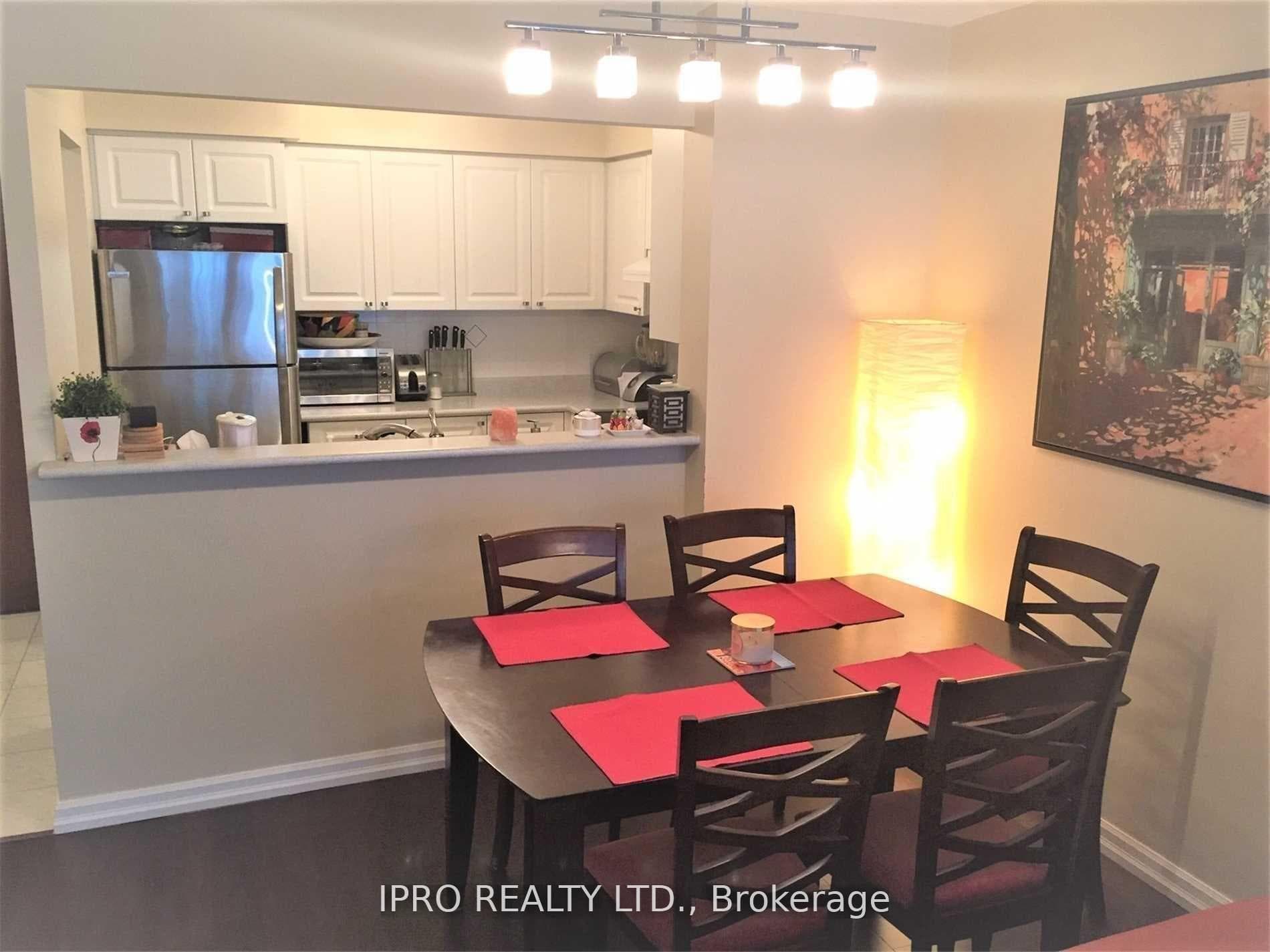 29 Pemberton Avenue Unit 702 photo 2