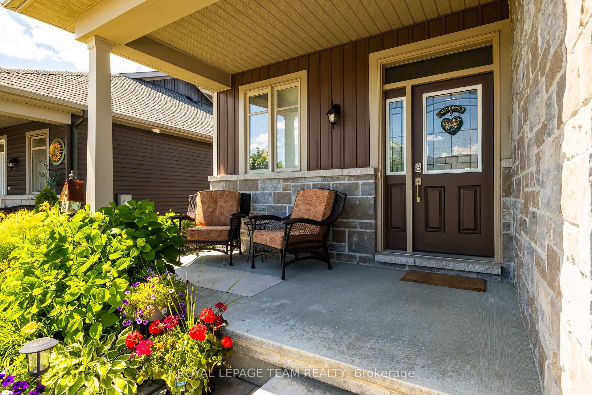 135 Tradewinds Crescent photo 3
