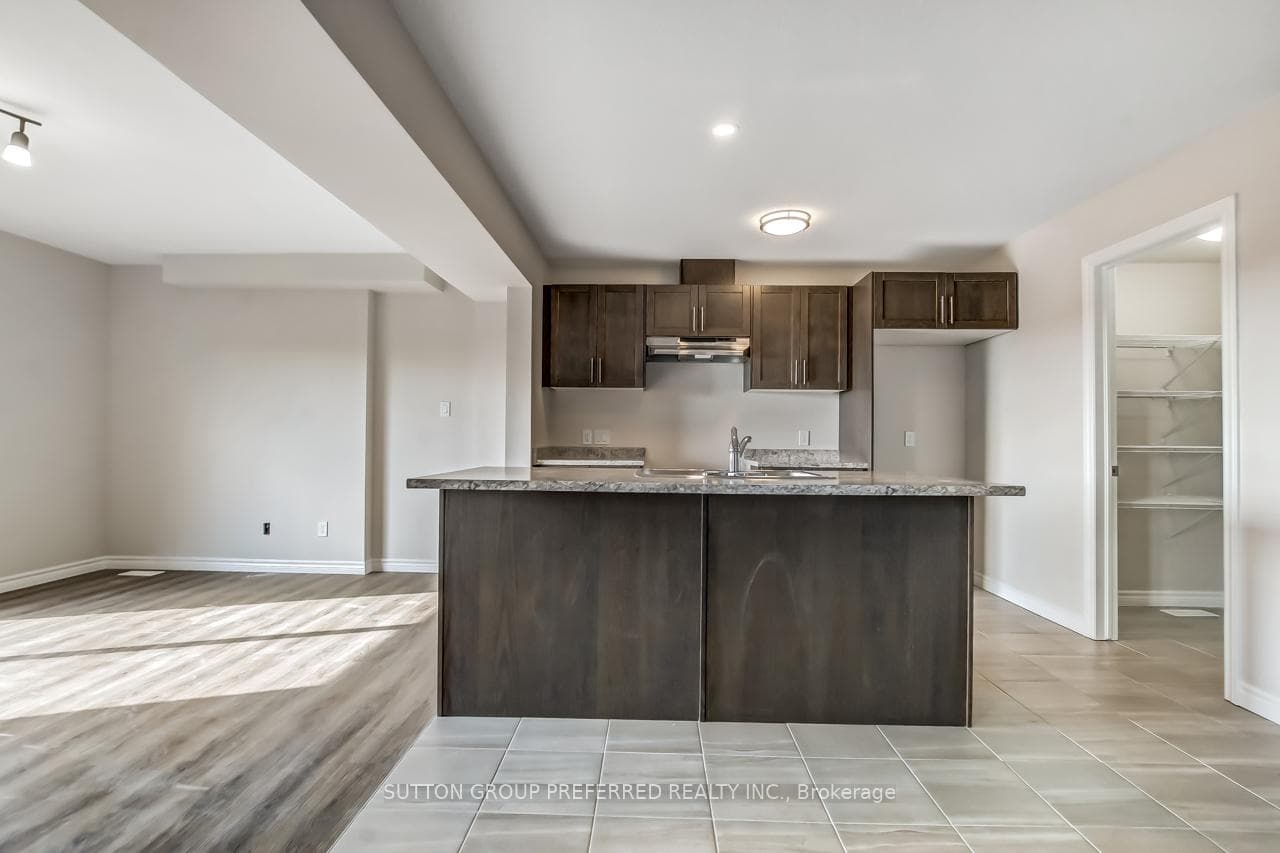 371 KENNINGTON Way photo 7