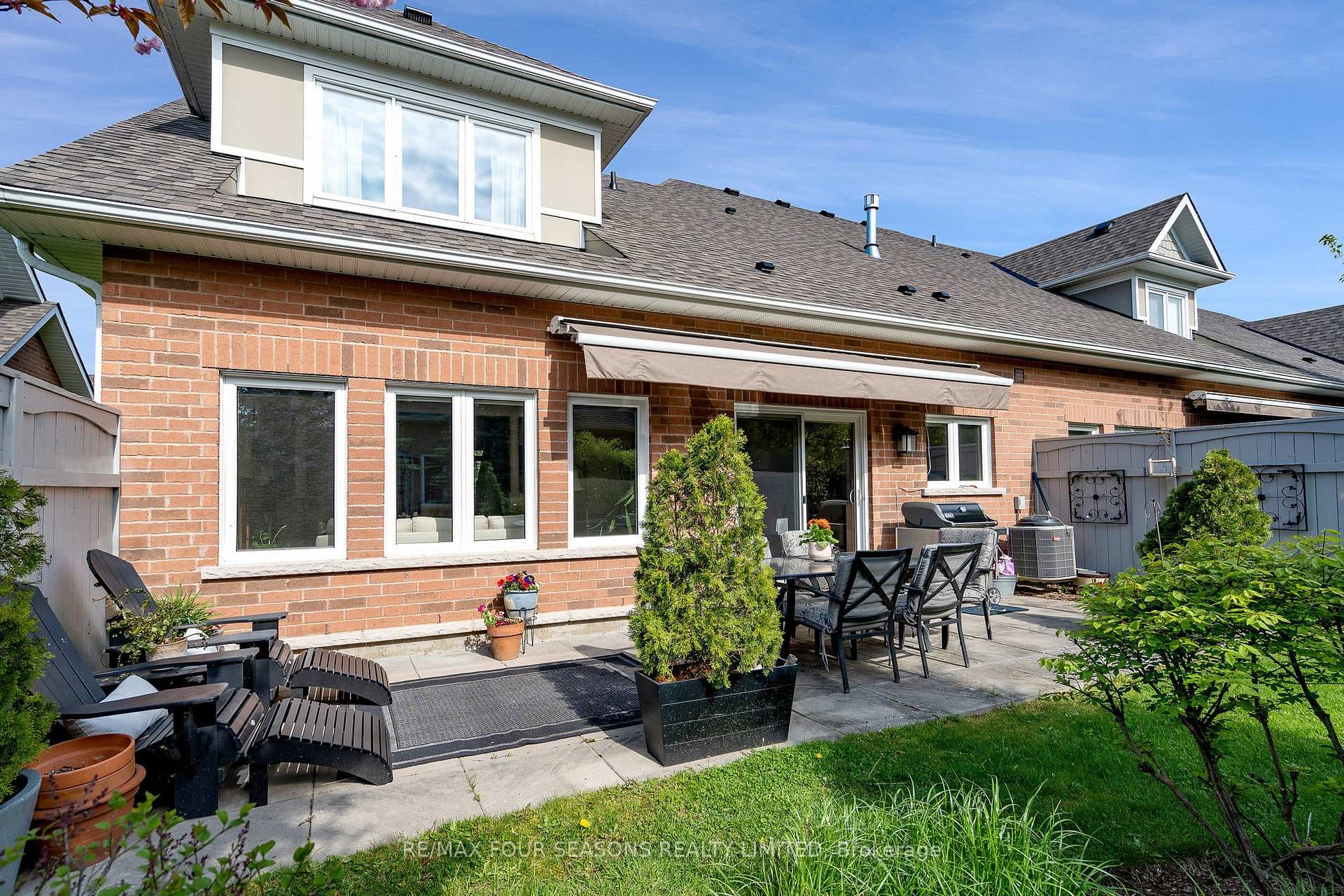10 Westmount Mews photo 7