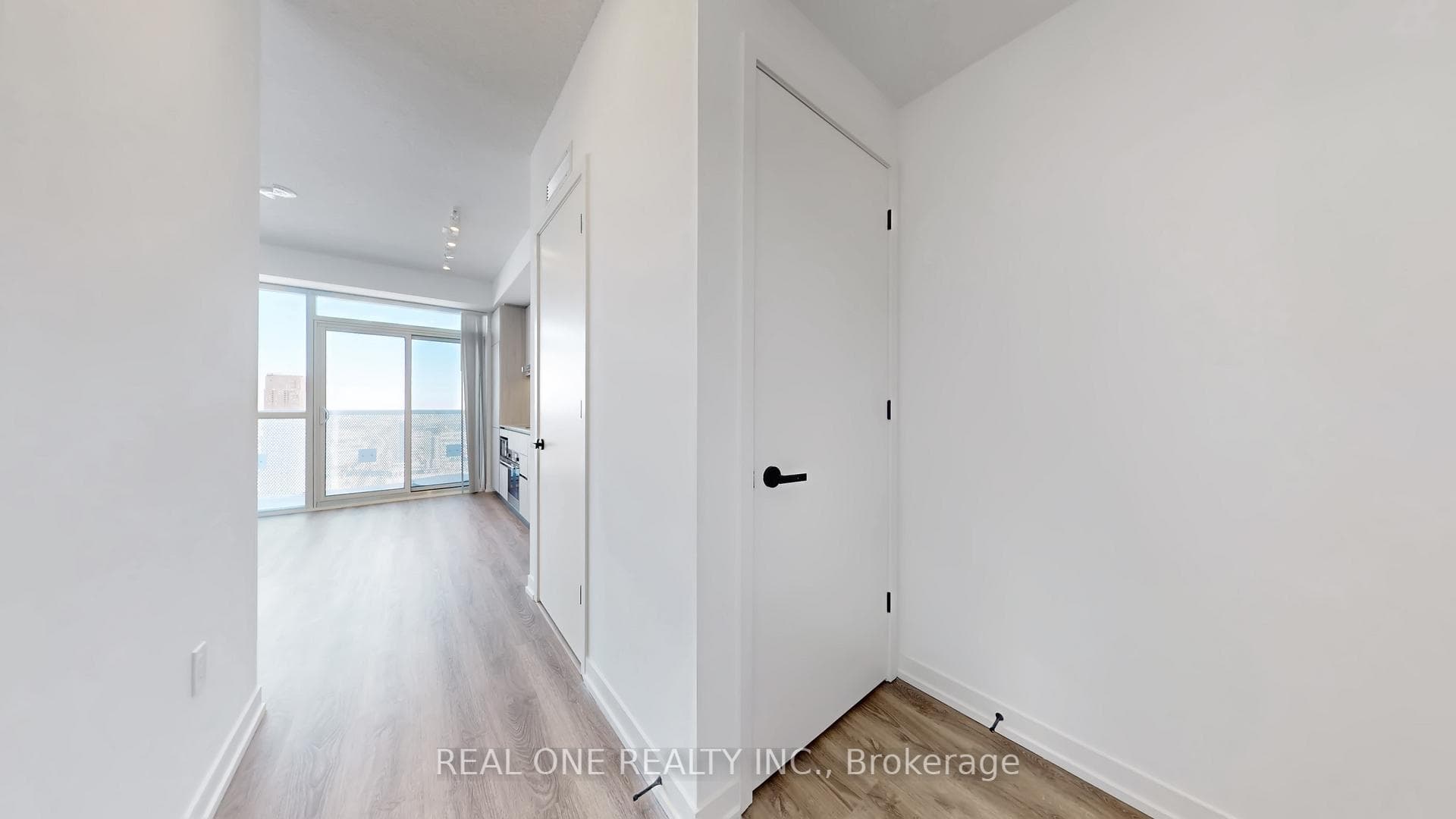 8 Interchange Way Unit 5206 photo 9