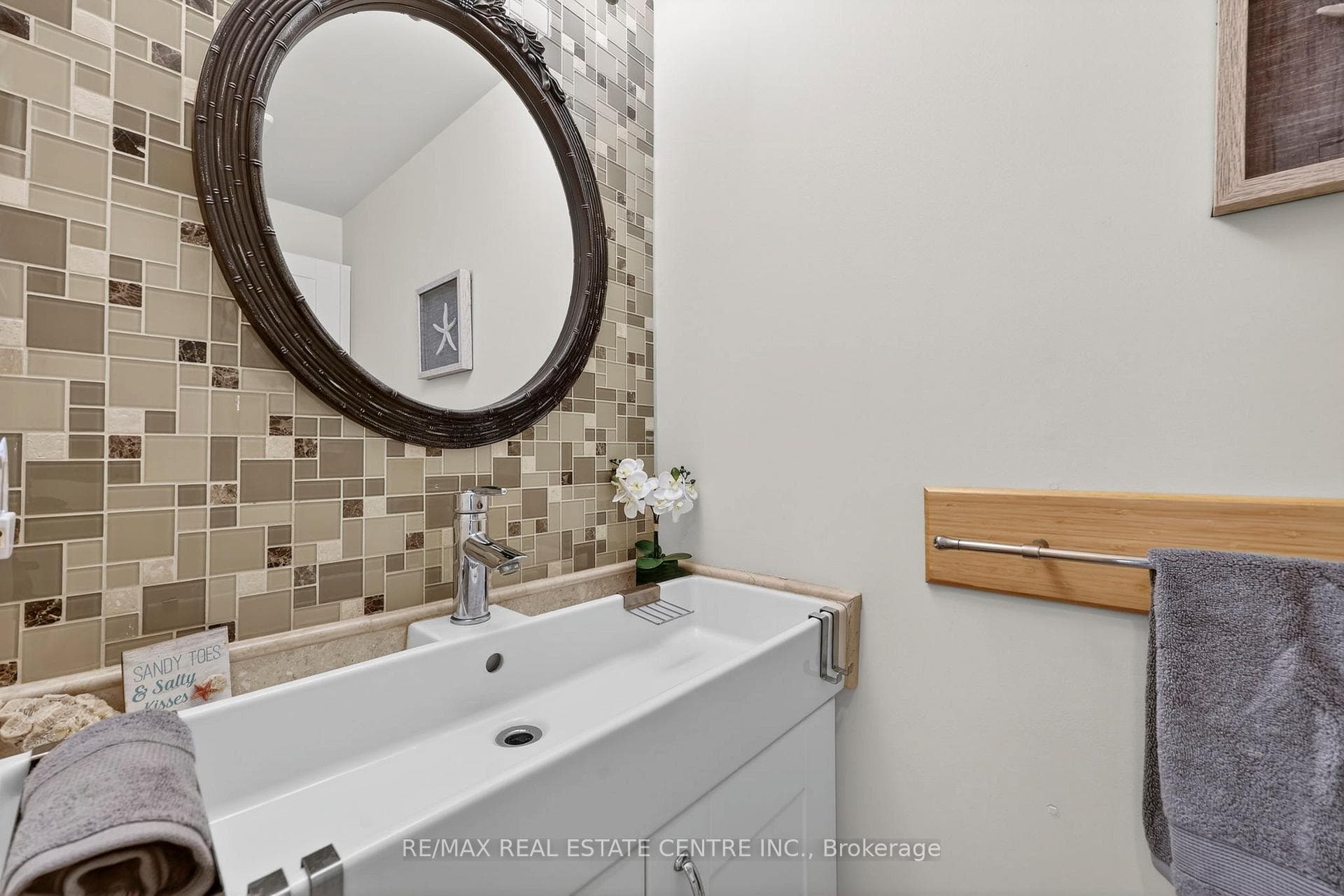 205 Walsh Crescent photo 17