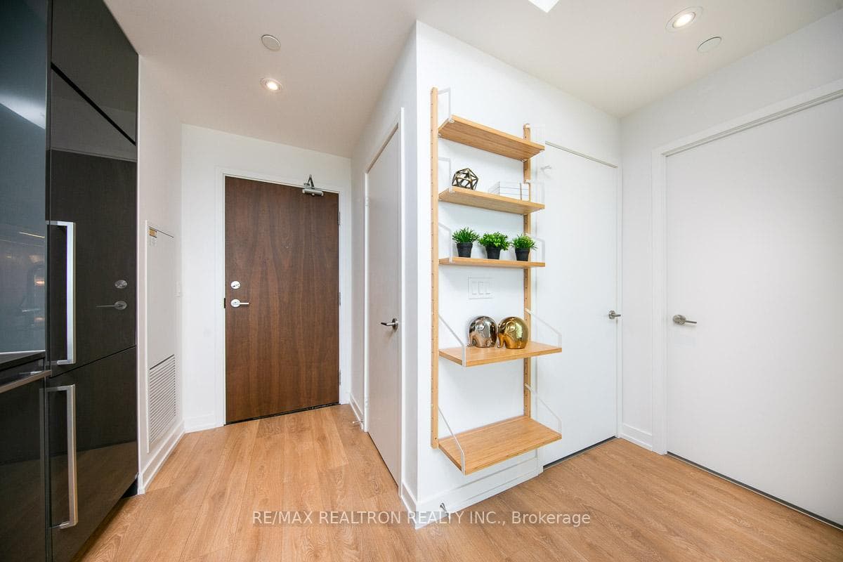 115 McMahon Drive Unit 2208 photo 16