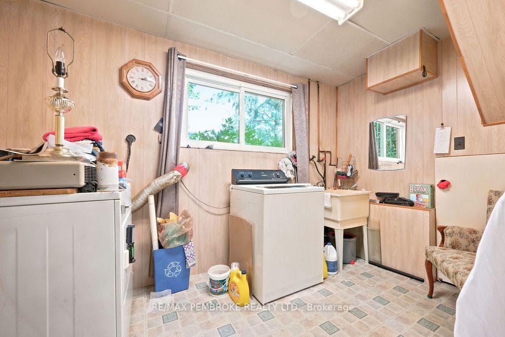 1656 Beachburg Road photo 33