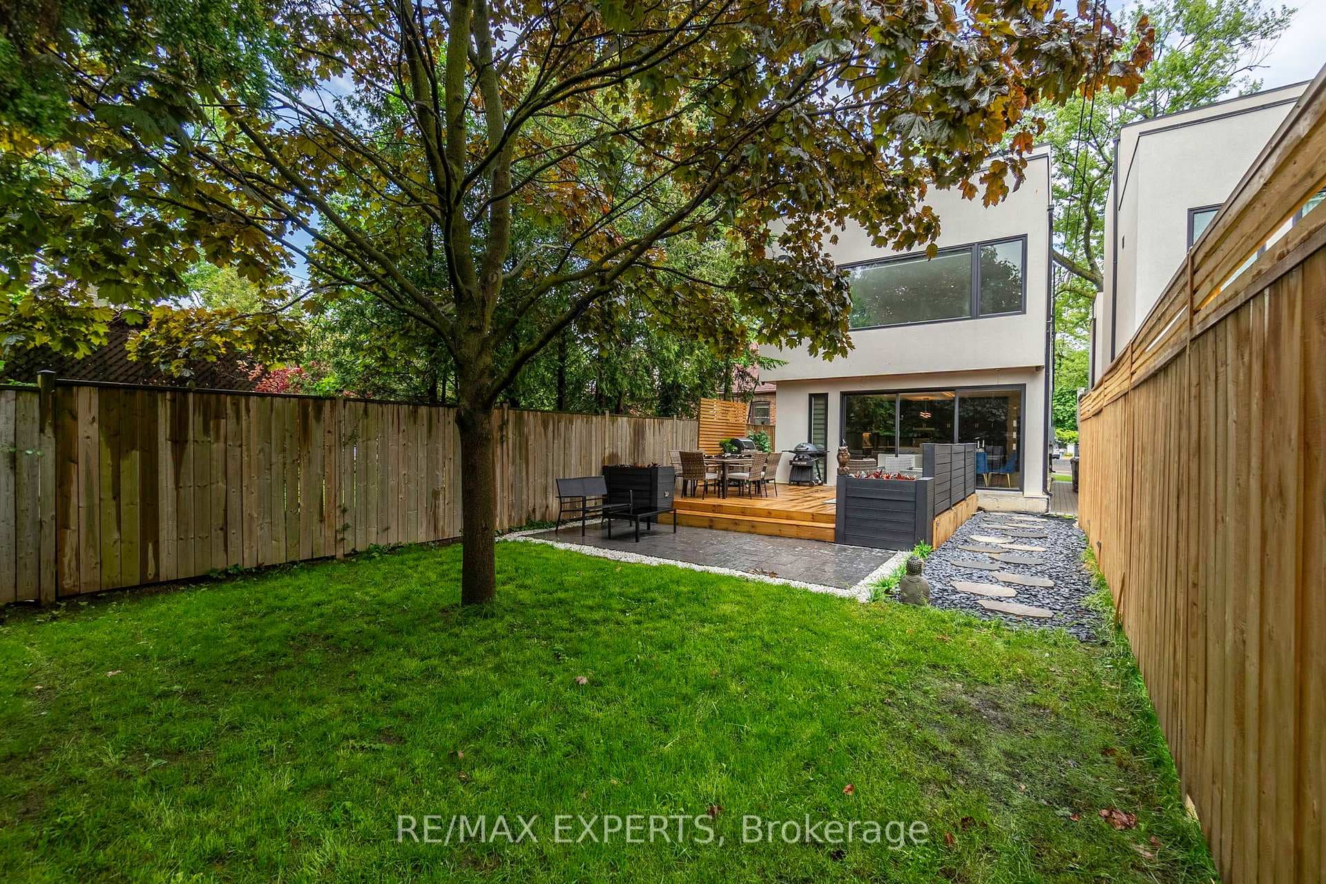 66B Victor Avenue photo 28