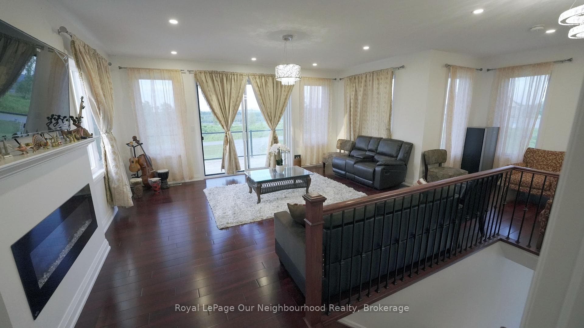 134 Hampton Crescent photo 16