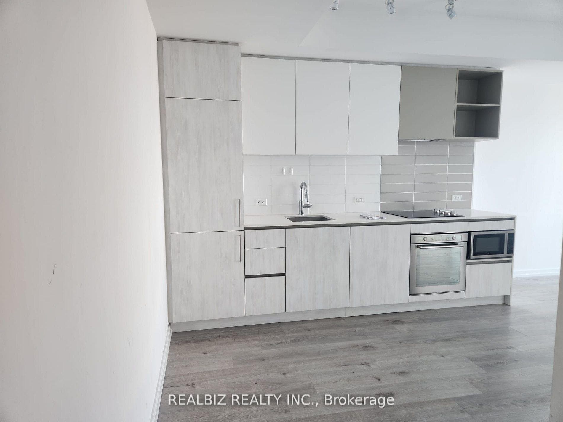 1000 Portage Parkway Unit 3101 photo 18