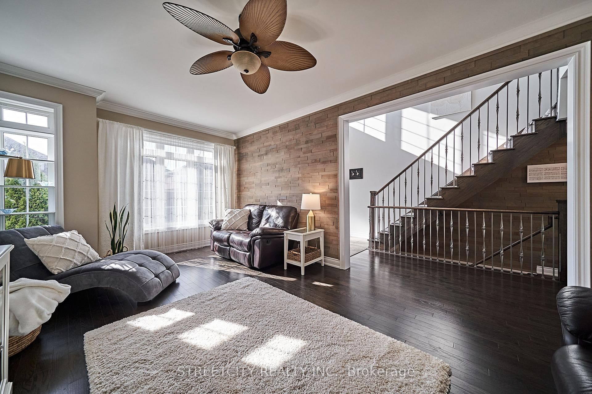 15 BARCHARD Street photo 8