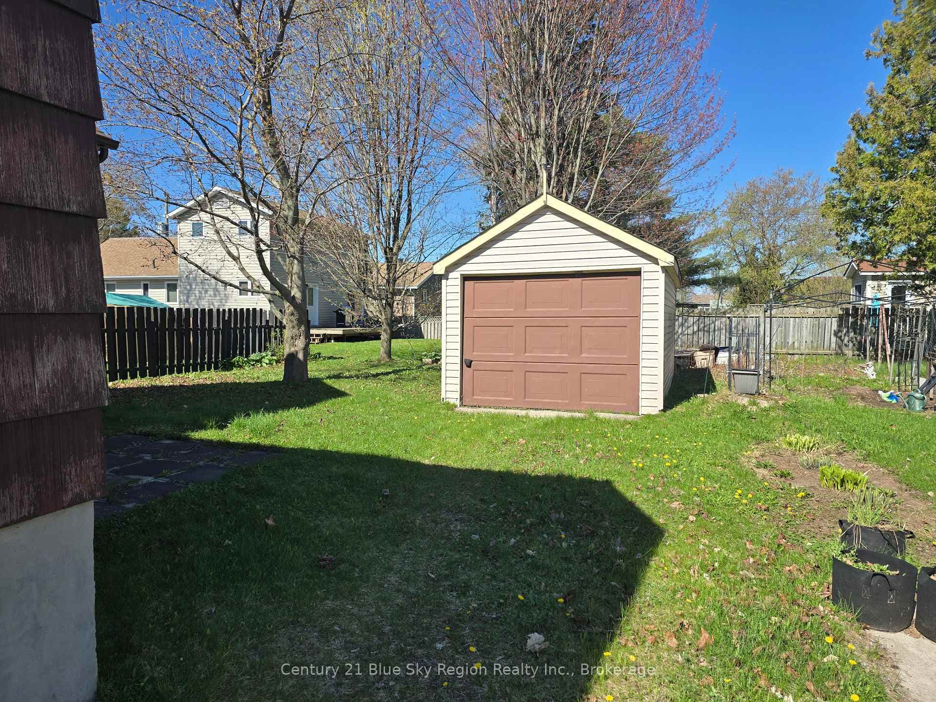 1015 Browning Street photo 2