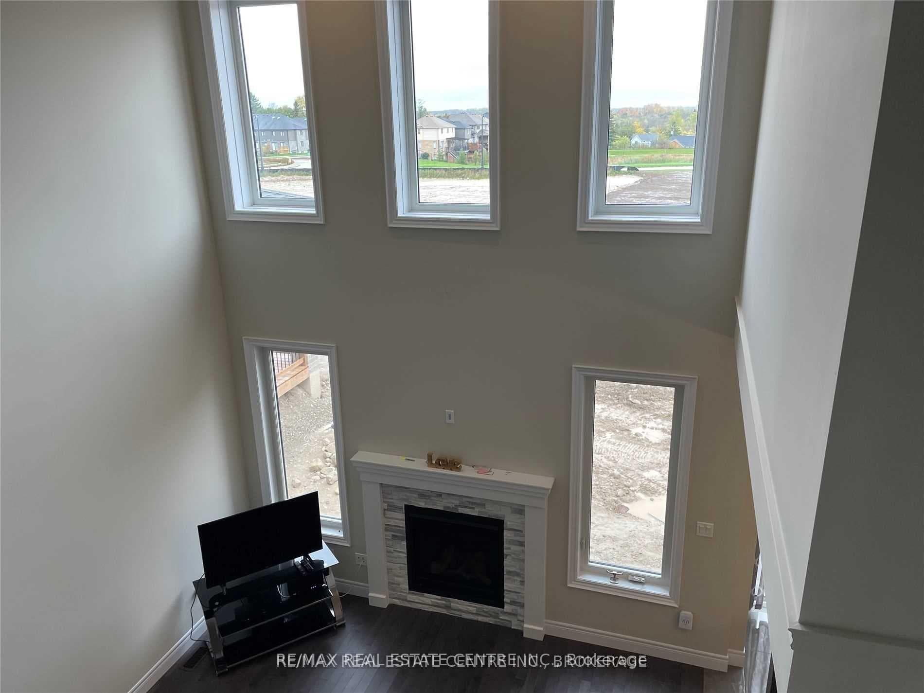 19 Tindall Crescent photo 6