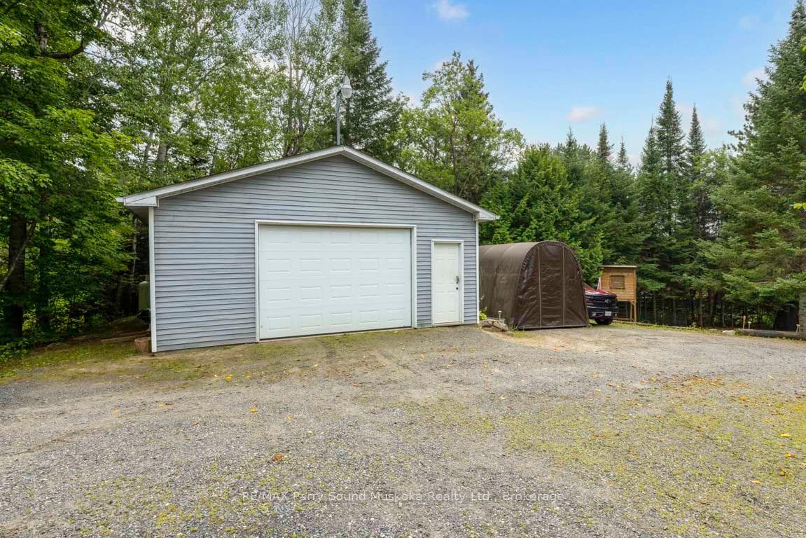589 Centre Road photo 23