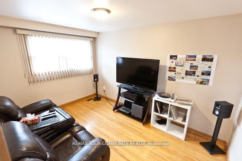 8 Stanwood Crescent photo 8