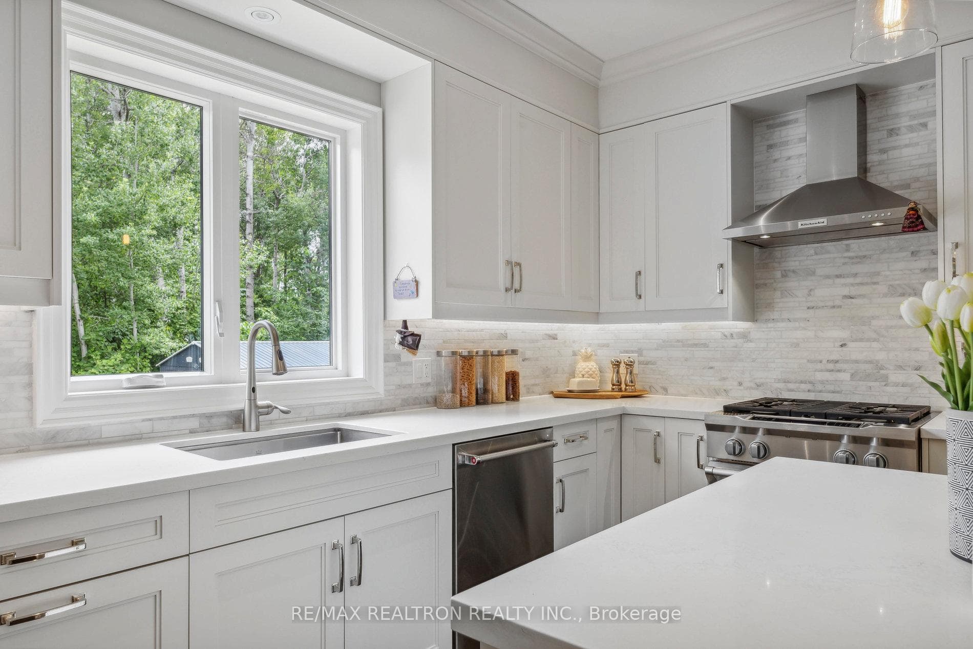 34 Westlake Court photo 11