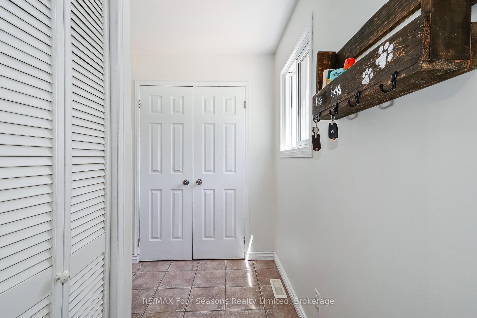 261 Superior Street photo 7