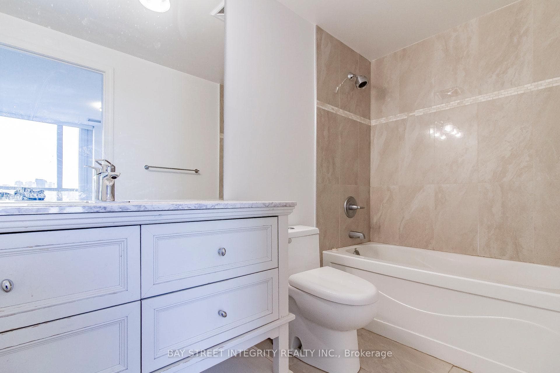 2885 Bayview Avenue Unit 813 photo 9