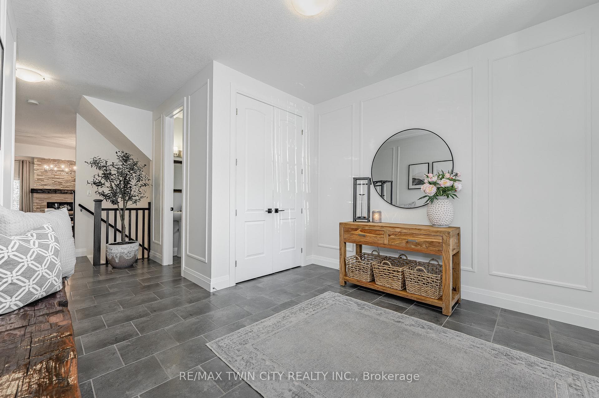 568 Netherwood Crescent photo 6