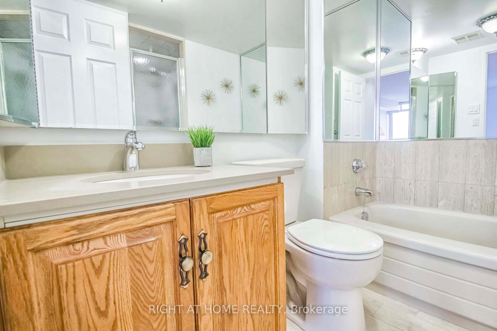 20 Cherrytree Drive Unit 306 photo 18