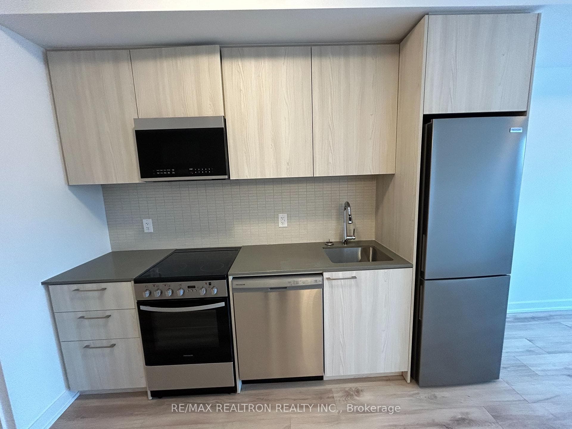 7437 Kingston Road Unit 212B photo 2
