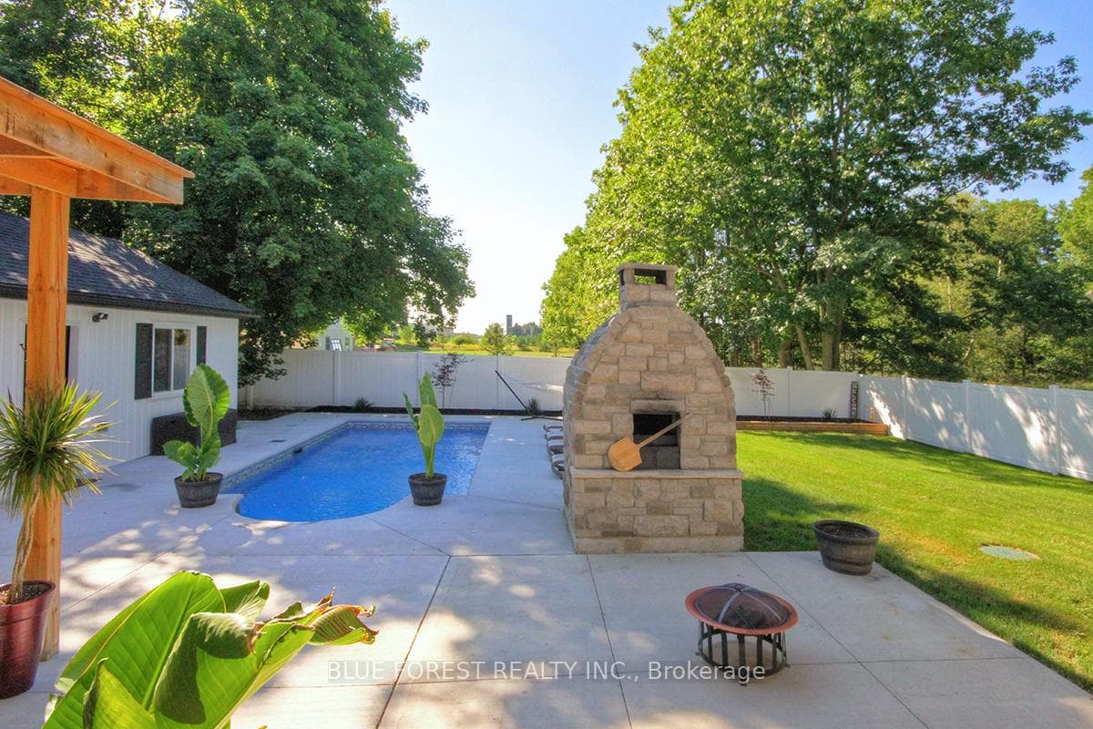 94 Harris Road photo 35