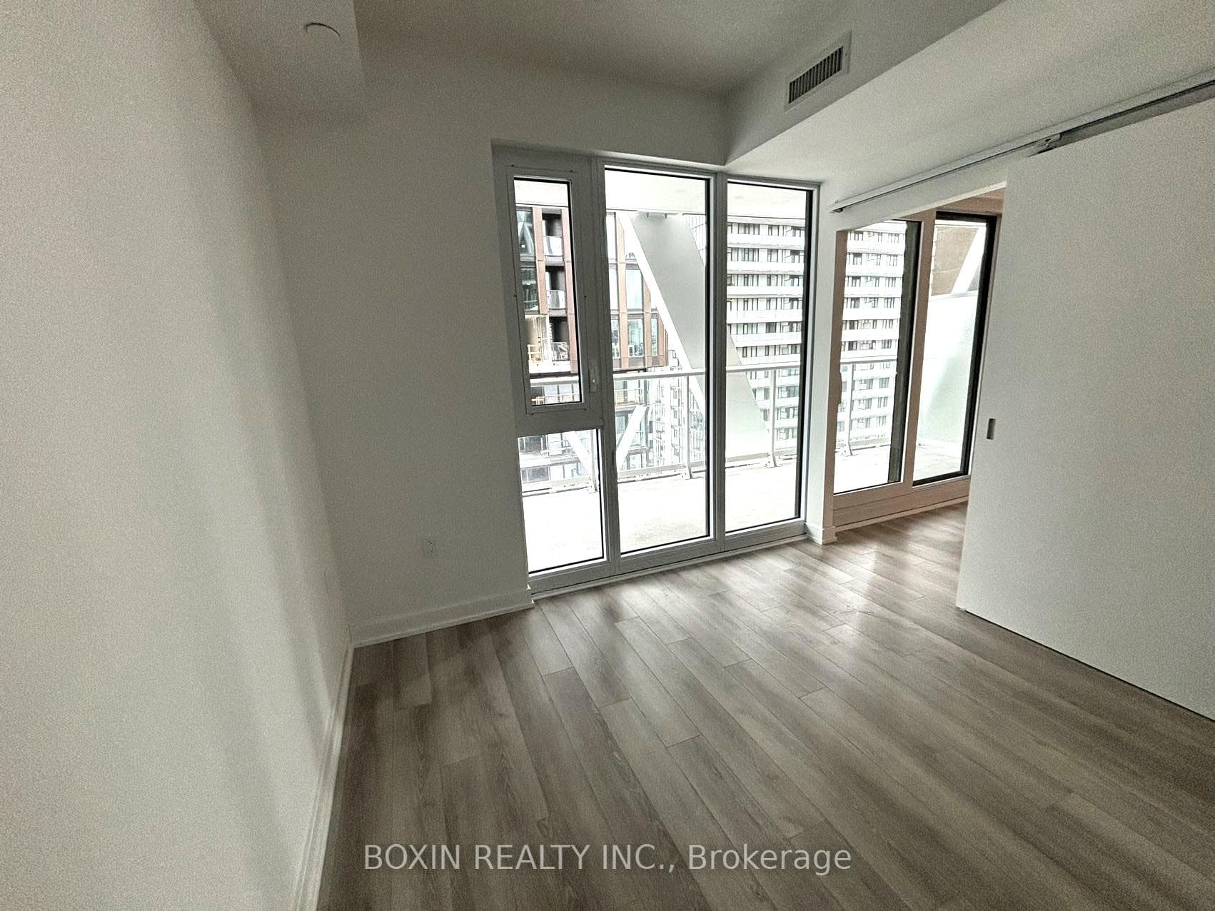 230 Simcoe Street Unit 1427 photo 5