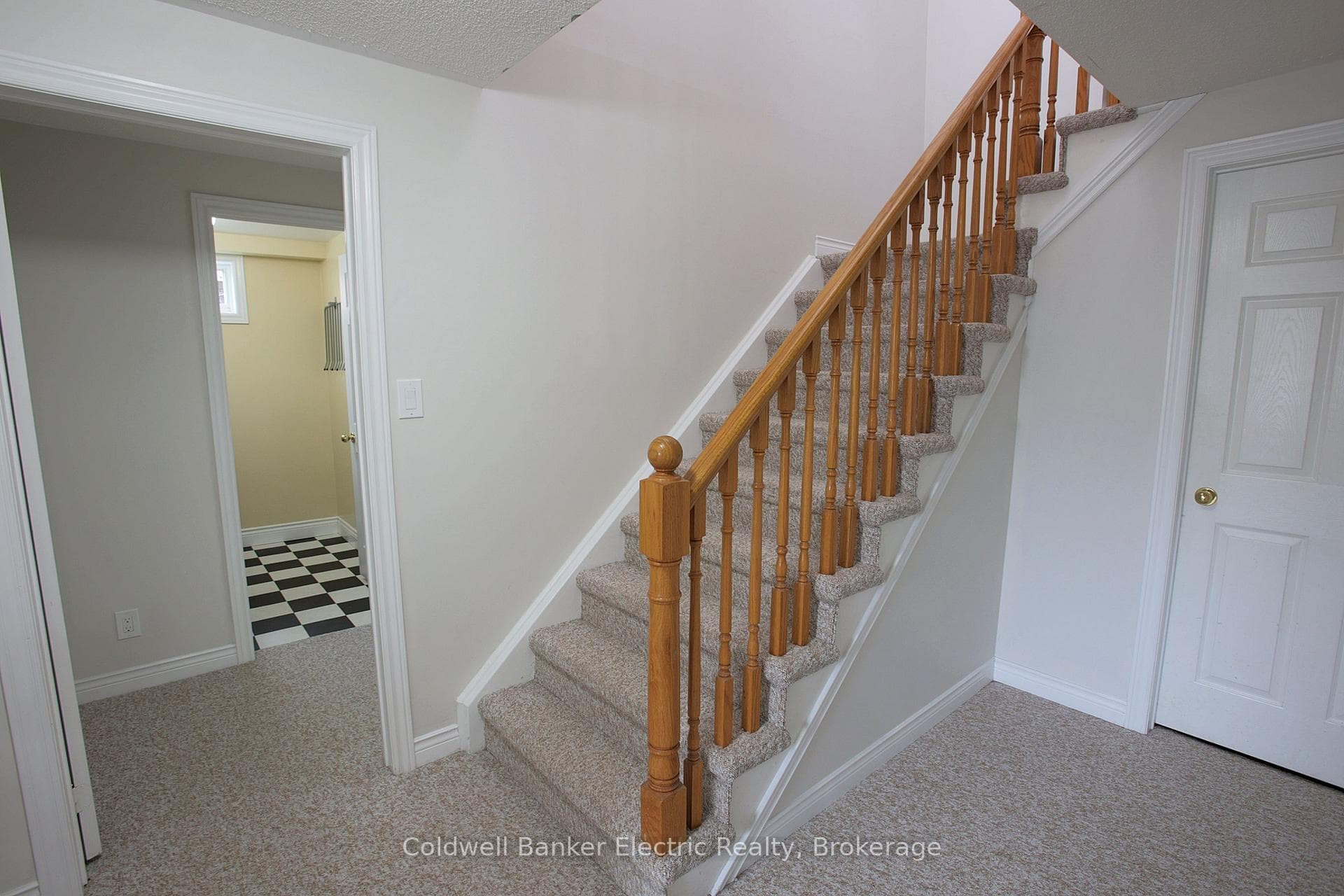 1830 Stratton Avenue photo 22