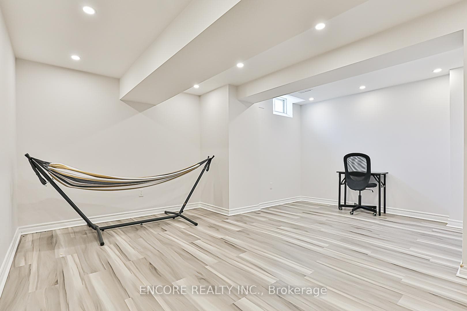 81 Warren Bradley Street photo 29