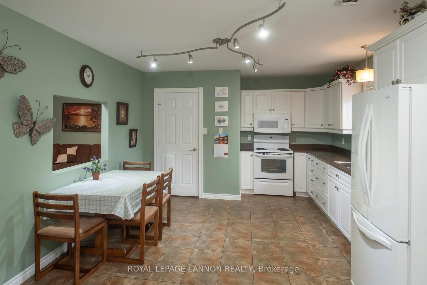 161 East Avenue photo 29