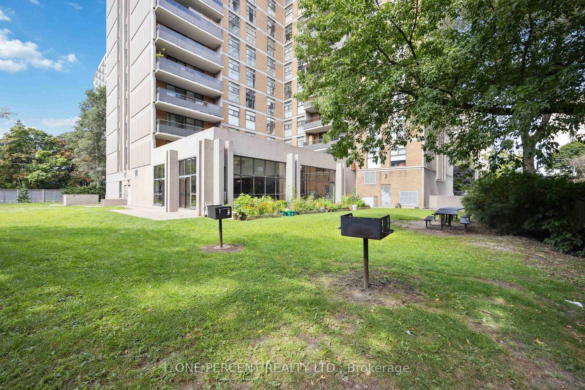 135 Marlee Avenue Unit 704 photo 27